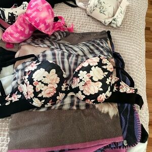 32DD black bra with flowers on it.